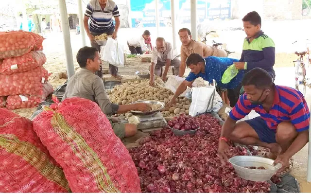 ବାଳକାଟି ଦୈନିକ ହାଟ ଆରମ୍ଭ: ଅଧିକାରୀ ଯିବା ପରେ ଚଢ଼ା ଦରରେ ଆଳୁ, ପିଆଜ ବିକ୍ରି