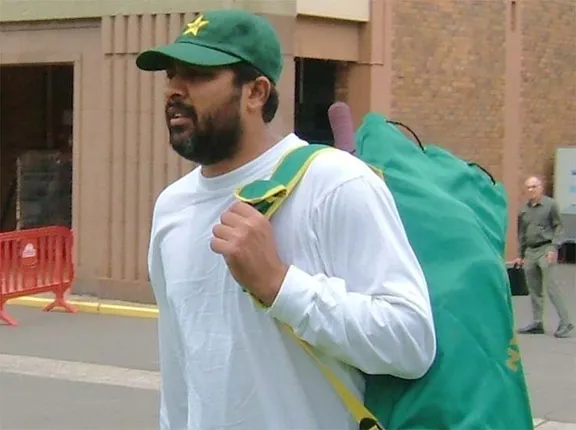 ଇଞ୍ଜମାମ୍‌ ପାକିସ୍ତାନର ରିଚାର୍ଡସ: ସାକ୍‌ଲିନ୍‌