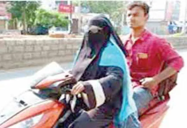 ୧୪୦୦ କିମି ସ୍କୁଟି ଚଲାଇ ପୁଅକୁ ଘରକୁ ଫେରାଇ ଆଣିଲେ ମା'