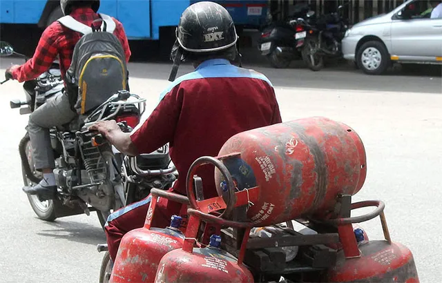 ଖୁଚୁରା ଗ୍ୟାସ ବ୍ୟବହାରକାରୀ ହତାଶ: ଛତୁଆ, ଚୁଡ଼ାରେ କଟୁଛି ଦିନ