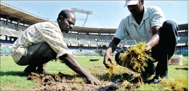କରୋନା ମାଡ଼ : ଖେଳ ପଡ଼ିଆ ଦିନ ମଜୁରିଆ ହନ୍ତସନ୍ତ