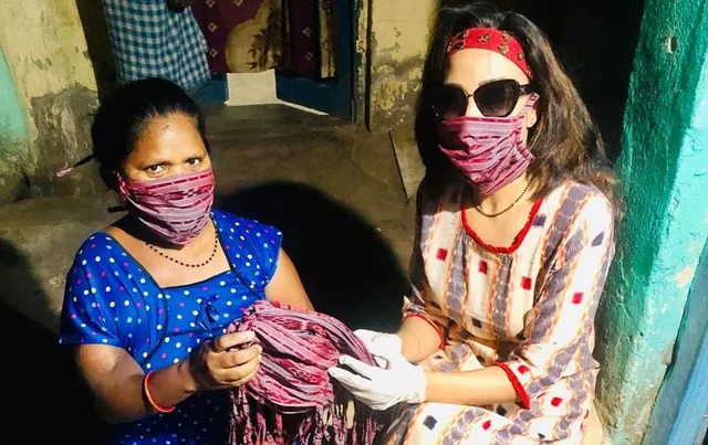 ଗରିବଙ୍କ ପାଇଁ ମାସ୍କ ତିଆରି କରୁଛନ୍ତି ଦିବ୍ୟାଙ୍ଗ ଯୁବତୀ