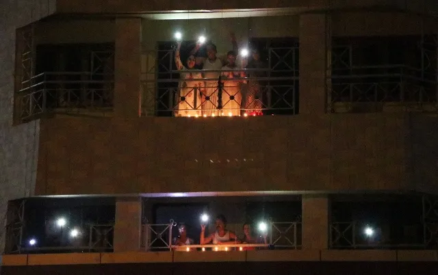 କରୋନା ବିରୋଧରେ ଲଢ଼େଇ ପାଇଁ ଦେଶବାସୀ ଏକାଠି : ଘରେ ଘରେ ଜଳିଲା ଦୀପ