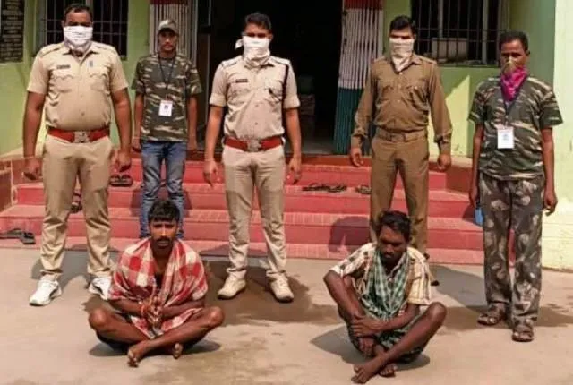 ଦୁଇ ଶିକାରୀ ଗିରଫ ବନ୍ଧୁକ ଜବତ, ଶିକାର ପାଇଁ ଜଙ୍ଗଲରେ ନିଆଁ ଲଗାଇଲେ