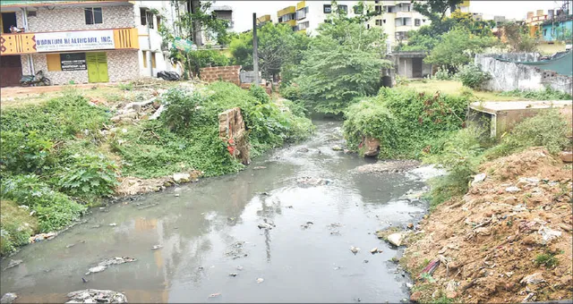 ଲକ୍‌ଡାଉନ୍ ପାଇଁ ଅଟକିଛି କାମ: ରାଜଧାନୀକୁ ଜଳବନ୍ଦୀ ଭୟ, ମୁଖ୍ୟ ଡ୍ରେନ୍ ସଫା ହୋଇନି, ବହୁ ଡ୍ରେନ୍ କାମ ଅଧା ପଡ଼ିଛି