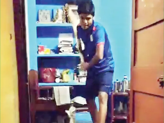 ଆଶୀର୍ବାଦଙ୍କ ‘ଇନ୍‌ଡୋର’ ଅଭ୍ୟାସ, ୧୯ ବର୍ଷରୁ କମ୍ ବିଶ୍ବକପ୍ ଖେଳିବା ଲକ୍ଷ୍ୟ