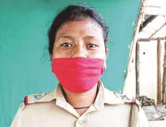 କରୋନା ଲଢ଼େଇ‌େର ମହିଳା ଯୋଦ୍ଧା : ଶଯ୍ୟାଶାୟୀ ମା’ଙ୍କୁ ଦେଖିବାକୁ ଯାଇ ପାରୁନାହାନ୍ତି ରଚିତା