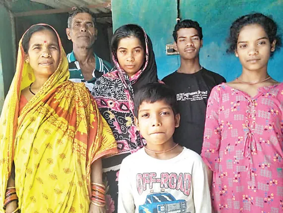 ଭୁବନେଶ୍ବର: ଫସିଗଲେ ଅଣପଞ୍ଜୀକୃତ ଅଧିବାସୀ, ଭୋକ ଉପାସରେ କଟୁଛି ଦିନ