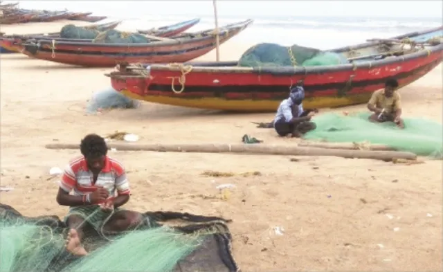 ଦୁର୍ଦ୍ଦଶାରେ ମତ୍ସ୍ୟଜୀବୀ : ଲକ୍‌ଡାଉନ ଯୋଗୁଁ ହାତବାନ୍ଧି ବସିଛନ୍ତି ଶହଶହ ମତ୍ସ୍ୟଜୀବୀ