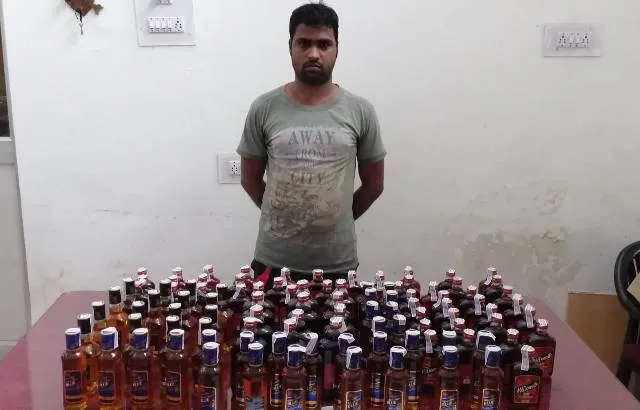 ଭୁବନେଶ୍ବର : ୨୧ ଲିଟର ମଦ ସହ ଯୁବକ ଗିରଫ