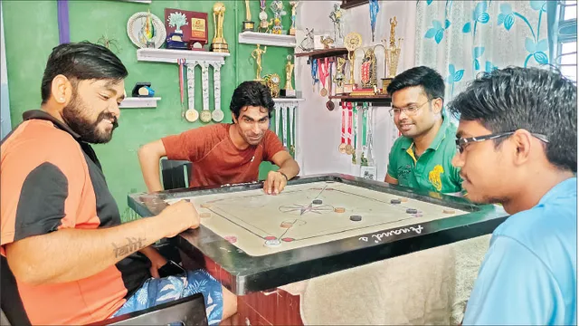 ମୁଖ୍ୟମନ୍ତ୍ରୀ ରିଲିଫ୍ ପାଣ୍ଠିକୁ ପ୍ରମୋଦଙ୍କ ୨ ଲକ୍ଷ ଟଙ୍କା ଦାନ: କ୍ୟାରମ ଖେଳି, ଛାତ ଉପରେ ଅଭ୍ୟାସ କରି କଟୁଛି ସମୟ