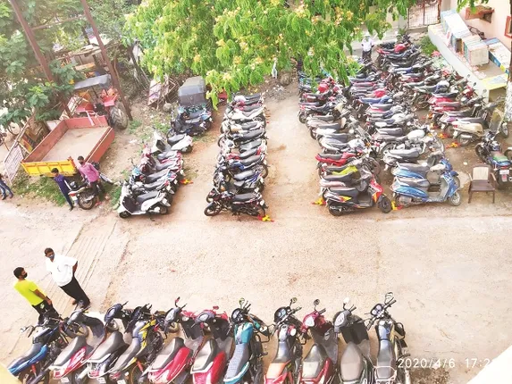 ମାନିଲେନି ଲକ୍‌ଡାଉନ୍‌, ରାଜ୍ୟବ୍ୟାପୀ ୫ ହଜାର ଗାଡ଼ି ଜବତ, ଦ୍ବୈତନଗରୀରେ ୨୩୦୦ ଟପିଲା