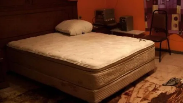 ପତ୍ନୀକୁ ବ୍ୟାଟରେ ବାଡେଇ ହତ୍ୟା କରିବା ପରେ ଖଟରେ ମୃତଦେହକୁ ଲୁଚାଇ ସ୍ୱାମୀ ଫେରାର