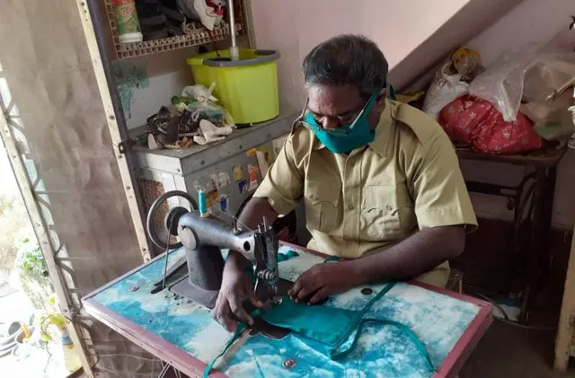 ଯବାନଙ୍କ ସୁରକ୍ଷା କବଚର ବିନ୍ଧାଣି ହୋମଗାର୍ଡ଼ ଲକ୍ଷ୍ମଣ,୧୫୦୦ ପୁଲିସ୍ କର୍ମଚାରୀଙ୍କ ପାଇଁ ପ୍ରସ୍ତୁତ କରୁଛନ୍ତି ମାସ୍କ୍