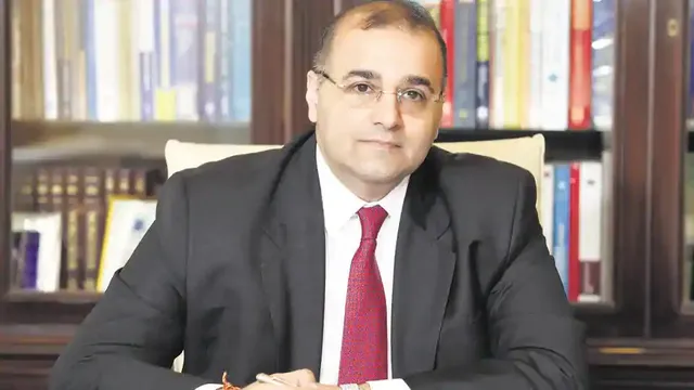 ୱାଧାୱନ ପରିବାରକୁ ଲକଡାଉନ୍ ଅମାନ୍ୟ କରିବାରେ ସହାୟତା କରିଥିବା ପୁଲିସ ଅଧିକାରୀଙ୍କୁ ବାଧ୍ୟତାମୂଳକ ଛୁଟି