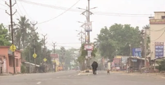 ଯାଜପୁରରେ ୪୮ ଘଣ୍ଟିଆ ସଟ୍‌ଡାଉନ୍ ଶେଷ, ସାମାଜିକ ଦୂରତା ନ ମାନିଲେ ଦୃଢ଼ କାର୍ଯ୍ୟାନୁଷ୍ଠାନ: ଜିଲ୍ଲାପାଳ