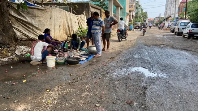 ନାଳ ପାଣି ଯେଉଁଠି ମାଛ ବେପାର ସେଇଠି । (ଫଟୋ: ତରୁଣ, ଜୟପୁର)