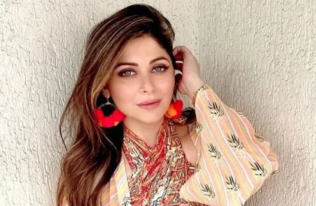 କଣ୍ଠଶିଳ୍ପୀ କନିକା କପୁରଙ୍କୁ ପୁଲିସ ନୋଟିସ