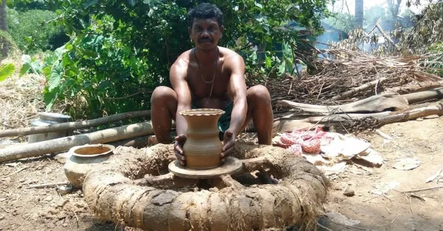 ଜୟପୁର : ମାରିଥିଲା ପ୍ଲାଷ୍ଟିକ, ଏବେ ଜଳାଉଛି କରୋନା; ସହାୟତା ଅପେକ୍ଷାରେ କୁମ୍ଭାରପୁଟ ଗାଁର ୨୦ କୁମ୍ଭାର ପରିବାର