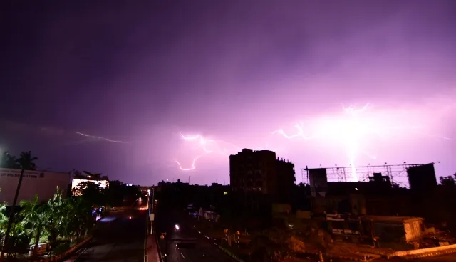 କାଳବୈଶାଖୀ ପ୍ରଭାବ‌: ଉପକଣ୍ଠରେ ବ୍ୟାପକ କ୍ଷୟକ୍ଷତି, ୧୯ ଘଣ୍ଟା ପରେ ସ୍ବାଭାବିକ ହେଲା ବିଦ୍ୟୁତ୍‌ ସରବରାହ