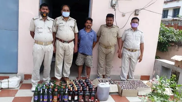 ନୀଳଗିରି ଅଞ୍ଚଳରୁ ବିପୁଳ ପରିମାଣର ନକଲି ବିଦେଶୀ ମଦ ଜବତ, ଜଣେ ଗିରଫ