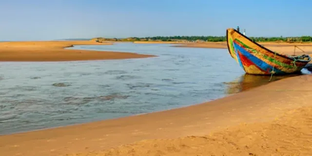 ନିଶାର କମାଲ୍‌, ବାଜି ଲଗାଇ ମହାନଦୀକୁ ଡେଇଁଲେ ଯୁବକ