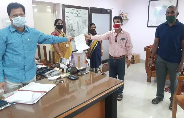 ନବରଙ୍ଗପୁର ସମ୍ବାଦ ସାହିତ୍ୟ ଘର ପକ୍ଷରୁ କରୋନାହ ମୁକାବିଲା ପାଇଁ ମୁଖ୍ୟମନ୍ତ୍ରୀ ରିଲିଫ ପାଣ୍ଠିକୁ ୧୦ ହଜାର ଟଙ୍କା ଦାନ