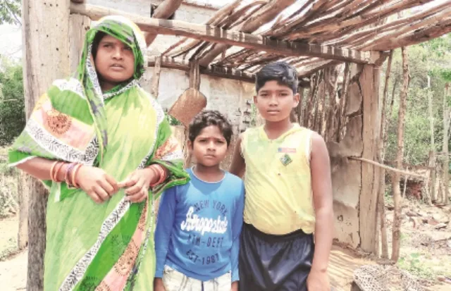 ନୂଆଗାଁ : କରୋନା କବଳରେ ଦୃଷ୍ଟିହୀନ ଓ ଅସହାୟଙ୍କ ଦୁଃଖ