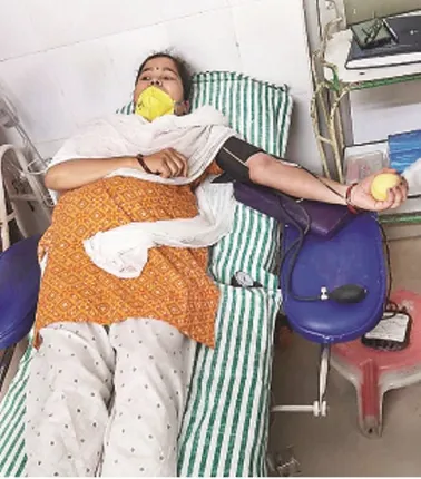 ରକ୍ତଦାନ କରି ଜିଲ୍ଲାବାସୀଙ୍କୁ ରକ୍ତଦାନ ପାଇଁ ଆହ୍ବାନ କଲେ ନୂଆପଡ଼ା ଜିଲ୍ଲାପାଳ