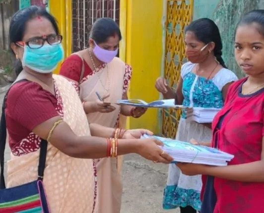 ନିର୍ଦ୍ଦେଶ ମାନିଲେ ଶିକ୍ଷକ ଓ ଛାତ୍ରଛାତ୍ରୀ ପାଇଲେ ବହି : କନ୍ଧମାଳ ଜିଲ୍ଲାରେ ବଣ୍ଟା ହେଲାଣି ୩.୭୪ ଲକ୍ଷ ପାଠ୍ୟପୁସ୍ତକ