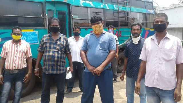 କରୋନା ଲକଡାଉନ ପାଇଁ ଚାଲୁନି ଘରୋଇ ବସ: ହାତବାନ୍ଧି ବସିଛନ୍ତି କନ୍ଧମାଳର ୧୨୦୦ ଡ୍ରାଇଭର ଓ କଣ୍ଡକ୍ଟର