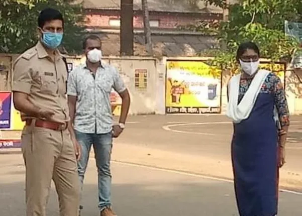 କନ୍ଧମାଳରେ କରୋନା ଲକ୍ ଡାଉନ କଡାକଡି : ଘରେ ରହିବାକୁ ଅପିଲ,ନ ମାନିଲେ କାର୍ଯ୍ୟାନୁଷ୍ଠାନ