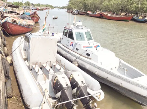 ବିପଦରେ ରାଜନଗର, ମହାକାଳପଡ଼ା ସମୁଦ୍ର ବାଟ : ବୋଟ୍‌ ନାହିଁ; ତିନି ସାମୁଦ୍ରିକ ଥାନାରେ କର୍ମଚାରୀ ଅଭାବ