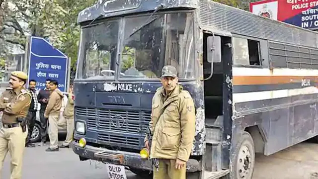 ଦିଲ୍ଲୀରେ କୋଭିଡ୍-୧୯ ‌ରେପିଡ୍ ଟେଷ୍ଟିଙ୍ଗ୍ ପାଇଁ ଆଦେଶ ଜାରି, ୨୫ଟି କଏଦୀ ଭ୍ୟାନ୍ ହେବ ଭ୍ରାମ୍ୟମାଣ ଲ୍ୟାବ୍