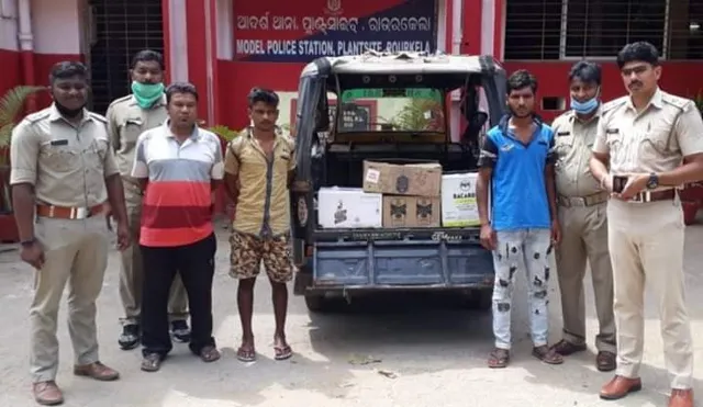 ଲକଡାଉନରେ ଛାତ ଭାଙ୍ଗି ମଦ ଚୋରି, ୩ ଗିରଫ, ୪ ପେଟି ମଦ ଜବତ