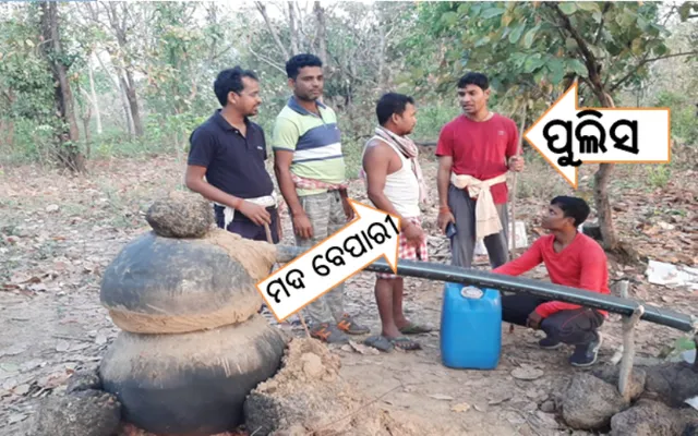 ଚୋରା ମଦ ଧରିବାକୁ ଛଦ୍ମବେଶରେ ଗଲେ ଥାନା ଅଧିକାରୀ