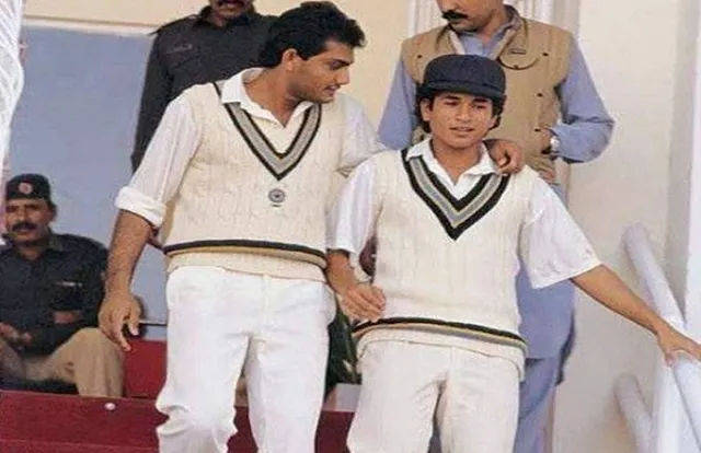 ସଚିନଙ୍କ ସହ ପ୍ରଥମ ଦେଖାକୁ ସ୍ମରଣ କଲେ ୱାକର ‘ସ୍କୁଲ କ୍ରିକେଟ୍‌ରେ ତ୍ରିଶତକ ହାସଲ କରିଥିବାରୁ ସମସ୍ତେ ସଚିନଙ୍କ ଚର୍ଚ୍ଚା କରୁଥିଲେ’