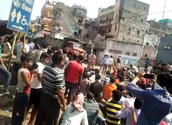 ସୁରତରେ ହନ୍ତସନ୍ତ କେନ୍ଦ୍ରାପଡ଼ାର ଲକ୍ଷାଧିକ ଶ୍ରମିକ, ପ୍ରବାସୀଙ୍କୁ ଫେରାଇ ଆଣିବାରେ ପାତରଅନ୍ତର