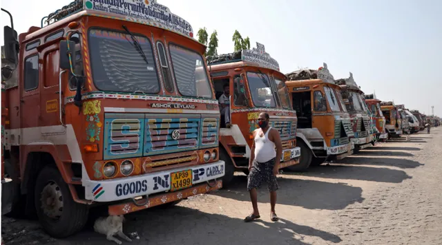 ବିଚିତ୍ର ସ୍ଥିତିରେ ଟ୍ରକ୍‌ ବ୍ୟବସ‌ାୟ: ଅନୁମତି ଅଛି, ଚାଲିପାରୁନି