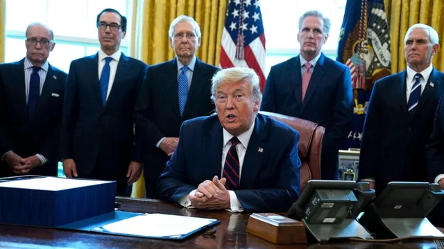 ୬୦ ଦିନ ପାଇଁ ସାମୟିକ ଭାବେ ଗ୍ରିନ୍ କାର୍ଡ ବନ୍ଦ କଲେ ରାଷ୍ଟ୍ରପତି ଟ୍ରମ୍ପ୍