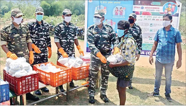 ଭୋକିଲାଙ୍କ ପାଇଁ ଅନ୍ନଦାତା ସାଜିଛନ୍ତି ସିଆରପିଏଫ୍ ଯବାନ, ଦୈନିକ ଶହେରୁ ଅଧିକ ପରିବାରକୁ ଯୋଗାଉଛନ୍ତି ଆହାର