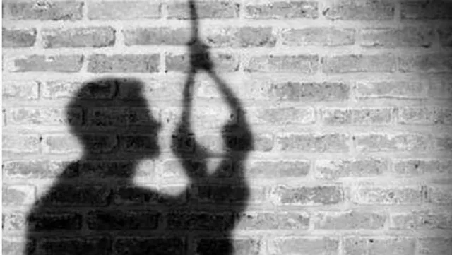 ଲକଡାଉନରେ କାମ ମିଳୁନଥିବାରୁ ୨୫୦୦ଟଙ୍କାରେ ଫୋନ ବିକି ଘରକୁ ରାସନ ଆଣିବା ପରେ ଆତ୍ମହତ୍ୟା କଲେ ରଙ୍ଗମିସ୍ତ୍ରୀ