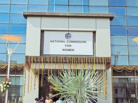 ଲକଡାଉନ ସମୟରେ ଘରୋଇ ହିଂସାର ଅଭିଯୋଗ କରିବା ପାଇଁ ହ୍ଵାଟ୍ସଆପ ନମ୍ବର ଜାରି କଲା ଜାତୀୟ ମହିଳା ଆୟୋଗ