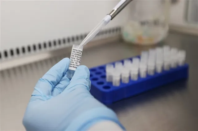 କରୋନା ଟୀକା ବାହାରିବାକୁ ଆଉ ବର୍ଷେ ଲାଗିପାରେ, କିନ୍ତୁ ଯେଉଁ ଟୀକା ଆସିବ ତାହା ସମସ୍ତଙ୍କ ଶରୀରରେ କାମ ଦେବ : ନୋବେଲ ବିଜୟୀ ବୈଜ୍ଞାନିକ