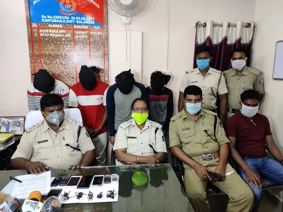 କଣ୍ଟାବାଞ୍ଜି: ଲୁଟେରା ଗ୍ୟାଙ୍ଗର ୪ ଜଣ ଗିରଫ, ୫ ମୋଟର ସାଇକେଲ ସହ ୮ ମୋବାଇଲ ଜବତ