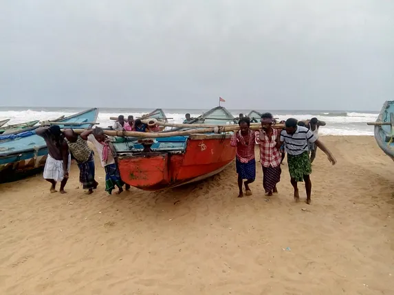 କରୋନା ସାଙ୍ଗକୁ ଅମ୍ଫାନ୍‌ ସହ ଲଢ଼ିବ ଗଞ୍ଜାମ: ପ୍ରବଳ ବର୍ଷା ସମ୍ଭାବନା, ଫୋକସ୍‌ରେ ୫ ଉପକୂଳବର୍ତ୍ତୀ ବ୍ଲକ