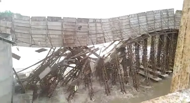 ବୁଢ଼ାବଳଙ୍ଗ ନଦୀରେ ଭୁଶୁଡିଲା ନିର୍ମାଣାଧୀନ ବ୍ରିଜ୍
