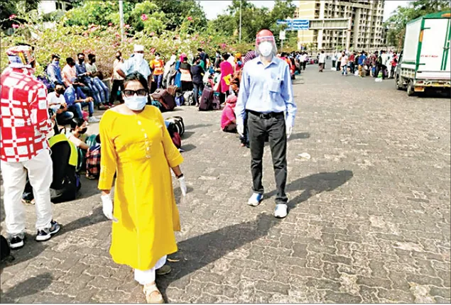 ମୁମ୍ବାଇ ଓଡ଼ିଆ ସମାଜସେବୀ ଅଟକି ରହିଥିବା ଶ୍ରମିକଙ୍କୁ ଓଡ଼ିଶା ପଠାଇଲେ