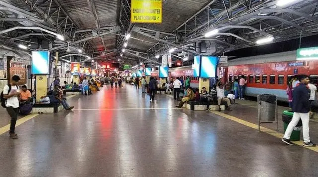 ଷ୍ଟେସନ୍‌ରେ ଉତ୍ତେଜନା: ଟିକେଟ୍‌ ଯାଞ୍ଚ ନେଇ ଯାତ୍ରୀ-ଟିଟିଇ ମୁହାଁମୁହିଁ