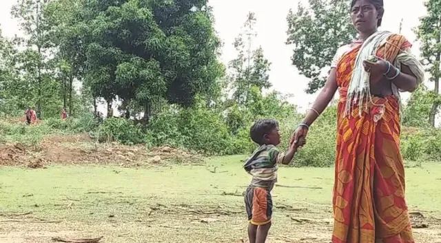 ହୃଦୟ ବିଦାରିଦେଲା ମା’... ମା’ ଡାକ, ଟ୍ରାକ୍ଟରରୁ ଖସି ମହିଳା ମୃତ, ୪ ବର୍ଷର ପୁଅ ବର୍ତ୍ତିଗଲା